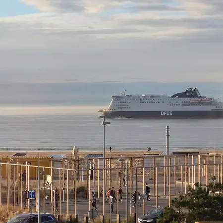 A La Plage, Vue Sur La *
